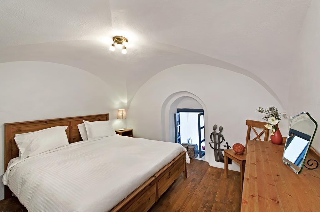 Lucky Homes - Oia Room photo