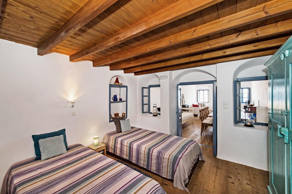 Lucky Homes - Oia Room photo