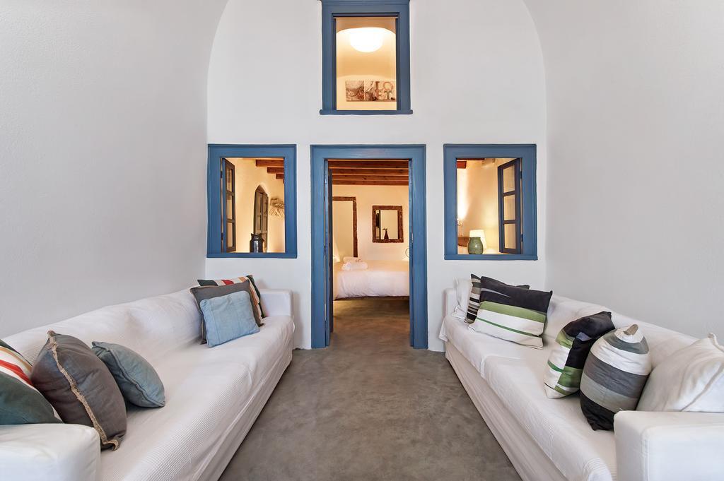 Lucky Homes - Oia Room photo
