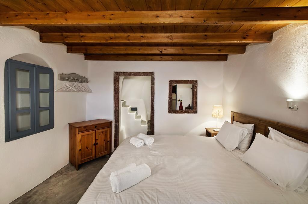 Lucky Homes - Oia Room photo