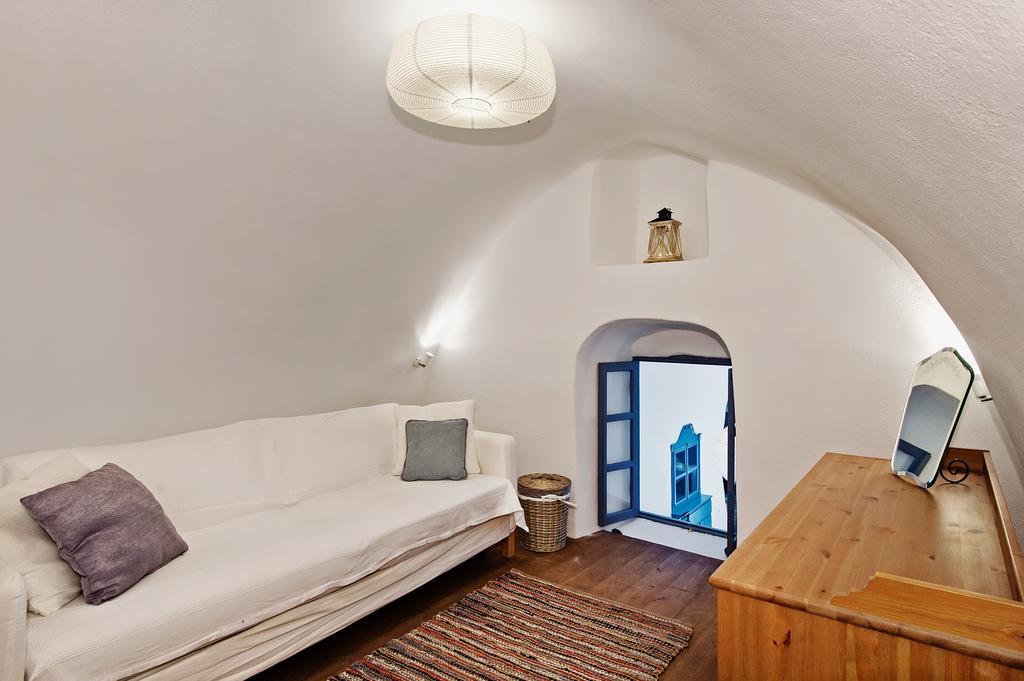Lucky Homes - Oia Room photo